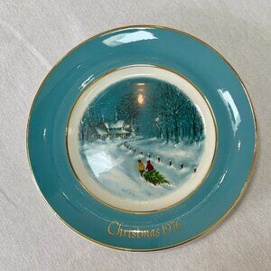 1976 Christmas Plate “Bringing Home The Tree” Gold Rimmed Enoch Wedgwood Avon
